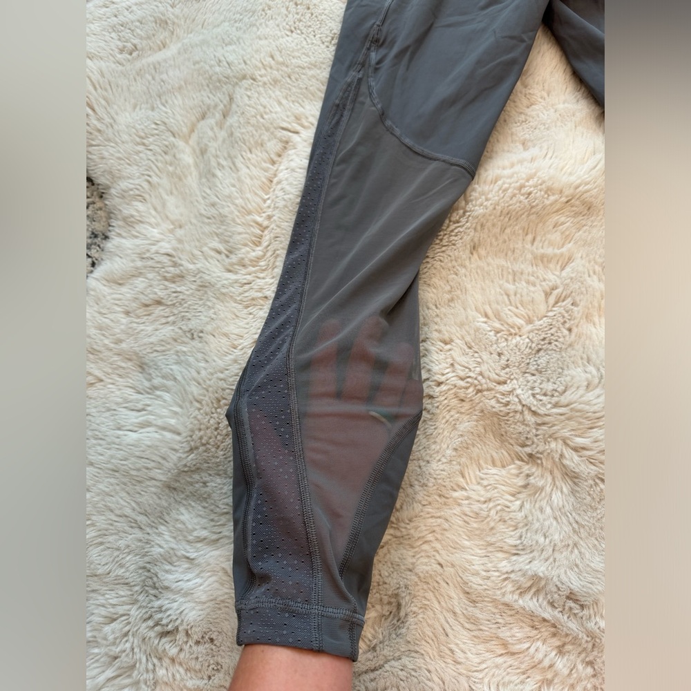 Lululemon Mesh In Movement 7/8 Tight Size 8 - image 8